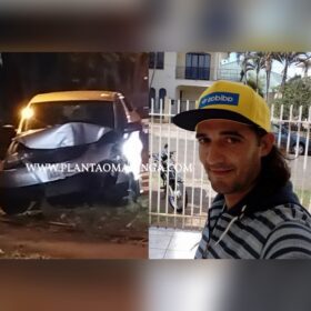 Homem morre após carro bater contra árvore em Maringá Foto 1 Fotos de Homem morre após carro bater contra árvore em Maringá