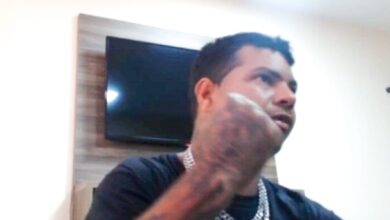 Fotos de Homem que matou ex-mulher com 20 facadas e esfaqueou o filho de 2 anos presta depoimento  