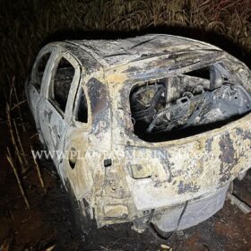 Fotos de Ladrões furtam carro no Jardim Universal, em Sarandi e colocam fogo