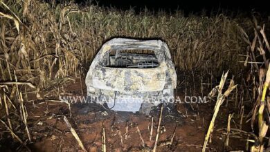 Fotos de Ladrões furtam carro no Jardim Universal, em Sarandi e colocam fogo