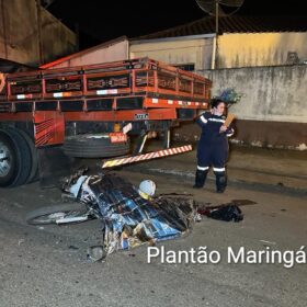 Fotos de Motociclista morre após bater na traseira de caminhão estacionado em Sarandi 