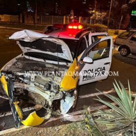Fotos de Motorista embriagado avança preferencial e bate em viatura da Polícia Militar em Maringá