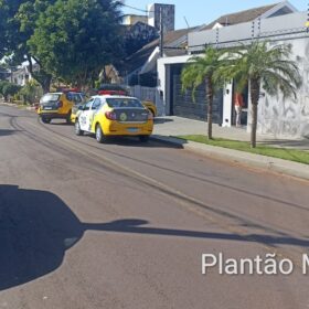 Fotos de Mulher é rendida por criminosos armados durante tentativa de roubo a residência em Maringá 