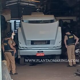 Fotos de Polícia recupera caminhão roubado no estado de São Paulo sendo desmanchado em Maringá 
