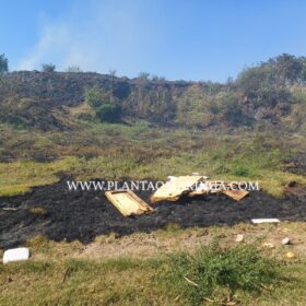 Fotos de Quatro viaturas da Polícia Militar ficam destruídas após incêndio em Maringá