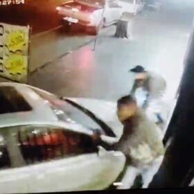 Fotos de Após briga por causa de mulher motorista invade calçada e atropela homem em Sarandi