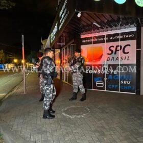 Fotos de Câmera de segurança registra idoso que matou mulher em 2021 sendo baleado em Sarandi 