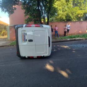 Fotos de Câmera registra capotamento que deixou bebê de 7 meses ferido em Maringá 