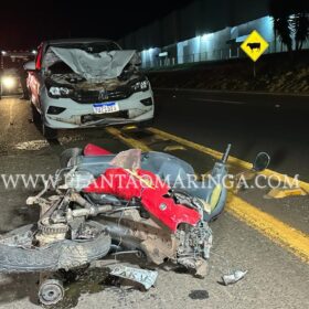 Fotos de Carro bate na traseira de motoneta e mata mulher de 41 anos 