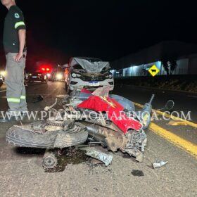 Fotos de Carro bate na traseira de motoneta e mata mulher de 41 anos 