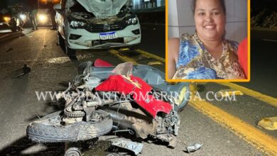 Fotos de Carro bate na traseira de motoneta e mata mulher de 41 anos 