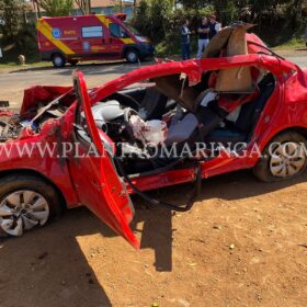 Fotos de Carro vai parar embaixo de carreta após colisão e deixa uma pessoa em estado gravíssimo 