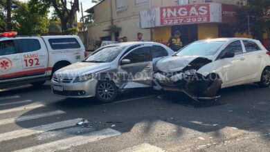 Fotos de Cinco crianças e três adultos ficaram feridos após colisão entre dois carros, em Maringá  
