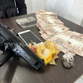 Fotos de Guarda Civil Municipal de Sarandi prende homem com simulacro de arma de fogo e moto roubada 