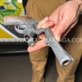 Fotos de Homem armado abandona carro e namorada ao tentar fugir de Blitz em Maringá