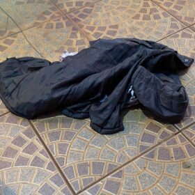 Fotos de Homem é encontrado por populares caído com facada nas costas 