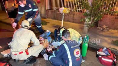 Fotos de Homem é intubado após ser esfaqueado 14 vezes por quatro mulheres em Sarandi