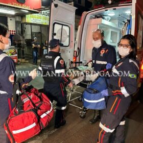 Homem leva facada no peito e é socorrido com ferimentos graves em Sarandi Foto 1 Fotos de Homem leva facada no peito e é socorrido com ferimentos graves em Sarandi