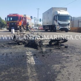 Fotos de Moto explode após bater em carro em Sarandi