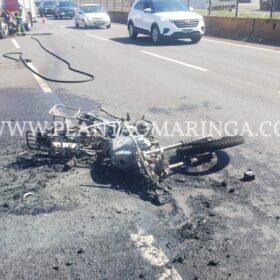 Fotos de Moto explode após bater em carro em Sarandi