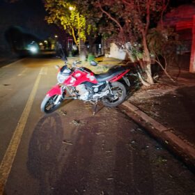 Fotos de Motociclista é intubado após queda de moto em Maringá