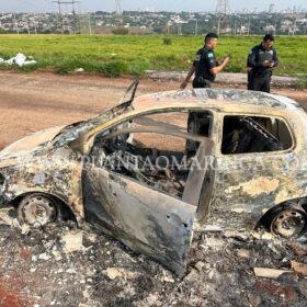 Fotos de Polícia investiga se carro encontrado incendiado em Sarandi foi usado na execução em Maringá  