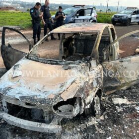 Fotos de Polícia investiga se carro encontrado incendiado em Sarandi foi usado na execução em Maringá  
