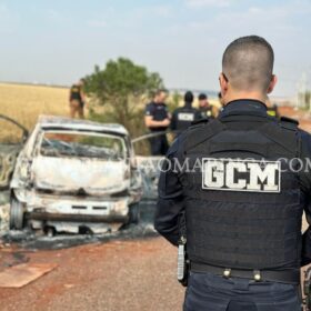 Fotos de Polícia investiga se carro encontrado incendiado em Sarandi foi usado na execução em Maringá  
