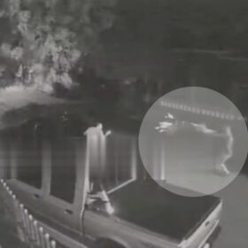 Vídeo mostra homem sendo morto a tiros por dois atiradores Foto 1 Fotos de Vídeo mostra homem sendo morto a tiros por dois atiradores