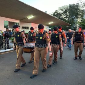 Fotos de Amigos prestam últimas homenagens a Polícia Militar morta em Maringá