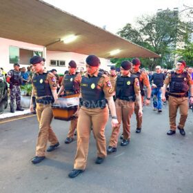 Fotos de Amigos prestam últimas homenagens a Polícia Militar morta em Maringá