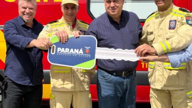 Fotos de Apucarana: Delegado Jacovós participa da entrega de ambulância para o Corpo de Bombeiros