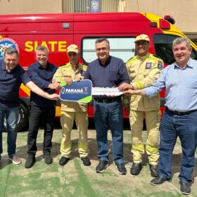 Fotos de Apucarana: Delegado Jacovós participa da entrega de ambulância para o Corpo de Bombeiros