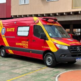 Fotos de Apucarana: Delegado Jacovós participa da entrega de ambulância para o Corpo de Bombeiros