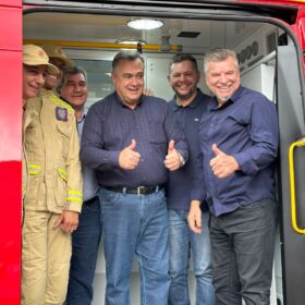 Fotos de Apucarana: Delegado Jacovós participa da entrega de ambulância para o Corpo de Bombeiros