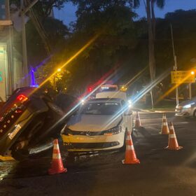 Fotos de Câmera de segurança registra acidente impressionante em Maringá