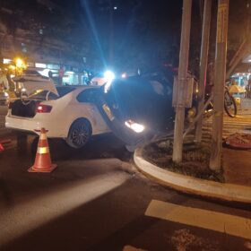 Fotos de Câmera de segurança registra acidente impressionante em Maringá