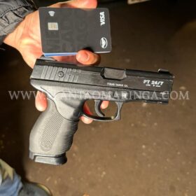 Fotos de Câmera registra criminosos rendendo mulher e roubando carro em Maringá 