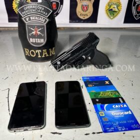 Fotos de Câmera registra criminosos rendendo mulher e roubando carro em Maringá 