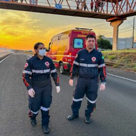 Fotos de Carreta fica destruída após acidente no Contorno Norte em Maringá 