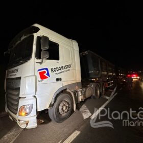 Fotos de Carro fica destruído após bater em carreta e capotar em Maringá 