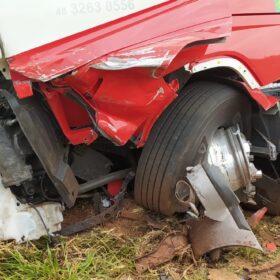Fotos de Acidente entre carro e carreta deixa uma pessoa morta na PR-317 
