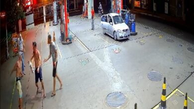 Fotos de Jovem é desarmado e esfaqueado com a própria faca após discussão de trânsito em Sarandi