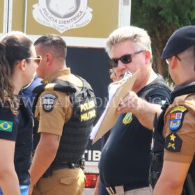 Fotos de Jovem é morto com mais de 20 tiros e padrasto é ferido na perna neste domingo