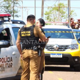 Fotos de Jovem é morto com mais de 20 tiros e padrasto é ferido na perna neste domingo