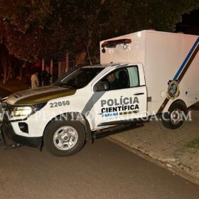 Fotos de Polícia Militar prende suspeitos de matar médica e atirar contra o primo dela em Maringá, durante um roubo 