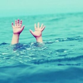Fotos de Menino de 4 anos é salvo pela irmã após cair na piscina de casa, em Maringá