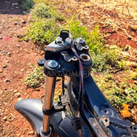 Fotos de Moto furtada é encontrada depenada na Zona Rural de Maringá  