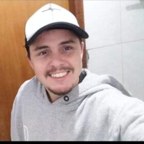 Fotos de Mecânico morre após bater moto de frente com carro em Sarandi