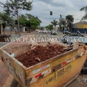 Fotos de Motorista fica ferido após carro bater em contêiner de entulho em Maringá